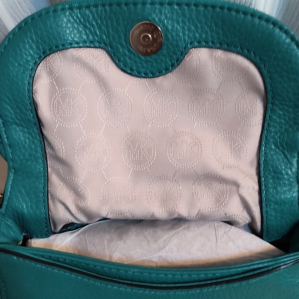 Michael Kors Bedford Flap Crossbody Bag - Picture 5 of 11